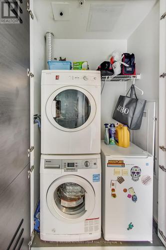 #922 - 629 King Street W, Toronto, ON - Indoor Photo Showing Laundry Room