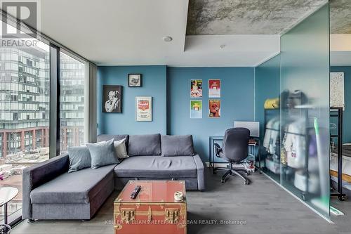 #922 - 629 King Street W, Toronto, ON - Indoor Photo Showing Living Room