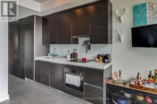 #922 - 629 King Street W, Toronto, ON - Indoor Photo Showing Kitchen