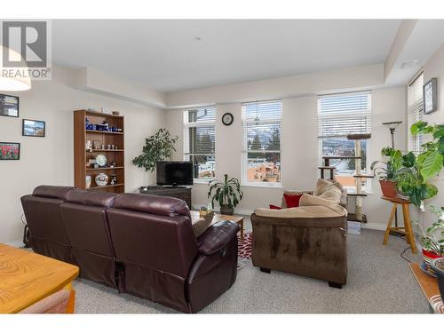 3833 Brown Road Unit# 1314, West Kelowna, BC - Indoor Photo Showing Living Room