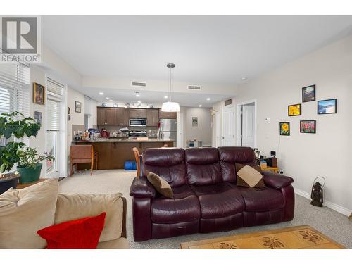 3833 Brown Road Unit# 1314, West Kelowna, BC - Indoor Photo Showing Living Room