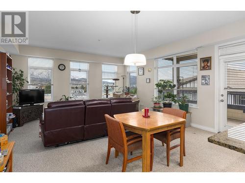 3833 Brown Road Unit# 1314, West Kelowna, BC - Indoor Photo Showing Living Room