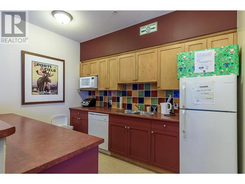 9812 Silver Star Road Unit# 312, Vernon, BC - Indoor Photo Showing Kitchen With Double Sink