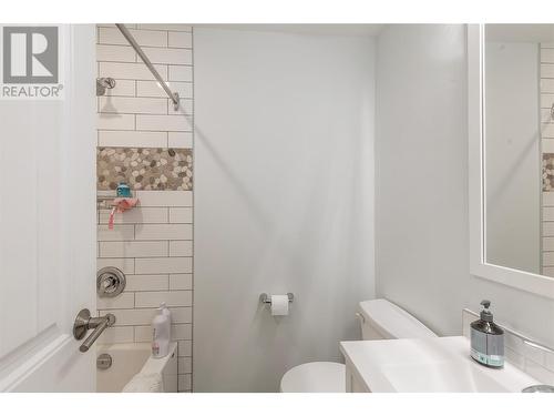 3908 15 Street, Vernon, BC - Indoor Photo Showing Bathroom