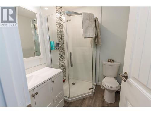 3908 15 Street, Vernon, BC - Indoor Photo Showing Bathroom