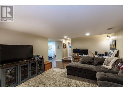 3908 15 Street, Vernon, BC - Indoor Photo Showing Living Room