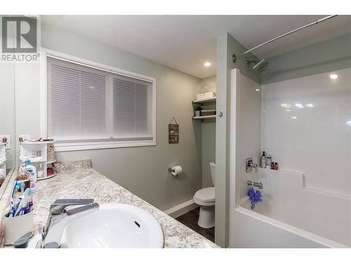 3908 15 Street, Vernon, BC - Indoor Photo Showing Bathroom