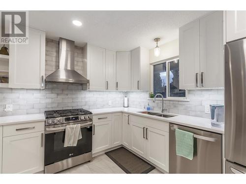 3908 15 Street, Vernon, BC - Indoor Photo Showing Kitchen With Double Sink With Upgraded Kitchen