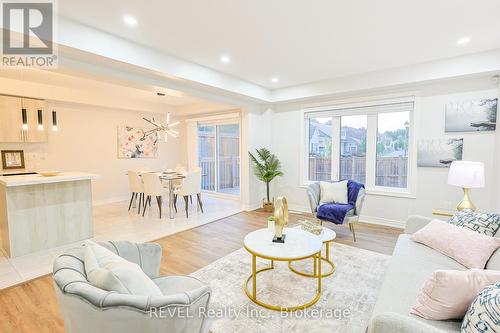 51 - 340 Prospect Point Road N, Fort Erie (335 - Ridgeway), ON - Indoor Photo Showing Living Room