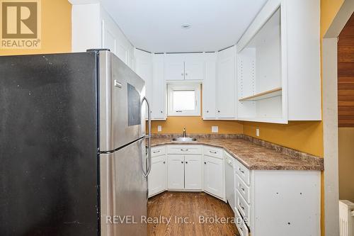 206 Phipps Street, Fort Erie (332 - Central), ON - Indoor Photo Showing Kitchen