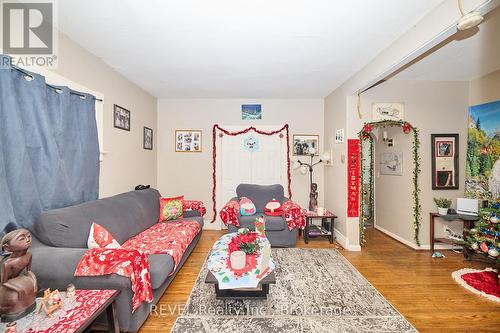 206 Phipps Street, Fort Erie (332 - Central), ON - Indoor Photo Showing Living Room