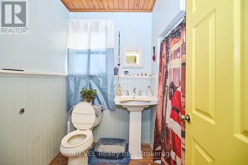 206 Phipps Street, Fort Erie (332 - Central), ON - Indoor Photo Showing Bathroom