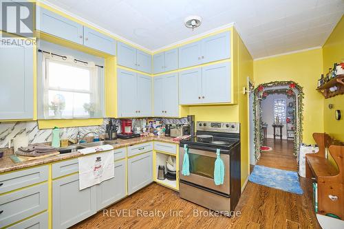 206 Phipps Street, Fort Erie (332 - Central), ON - Indoor Photo Showing Kitchen With Double Sink