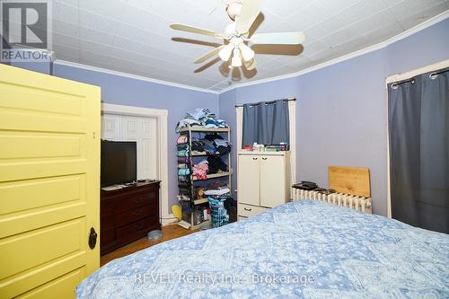 206 Phipps Street, Fort Erie (332 - Central), ON - Indoor Photo Showing Bedroom