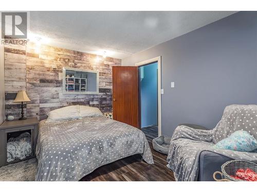 upper level primary bedroom - 235 Gibbs Road W, Kelowna, BC - Indoor Photo Showing Bedroom