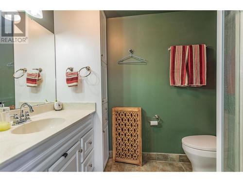 235 Gibbs Road W, Kelowna, BC - Indoor Photo Showing Bathroom