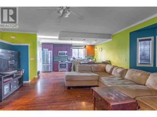 Legal suite - 235 Gibbs Road W, Kelowna, BC - Indoor Photo Showing Living Room