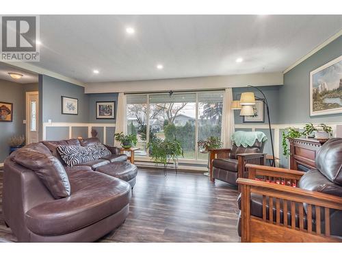 235 Gibbs Road W, Kelowna, BC - Indoor Photo Showing Living Room