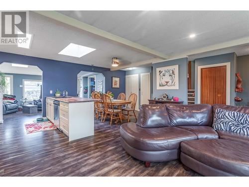 235 Gibbs Road W, Kelowna, BC - Indoor Photo Showing Living Room