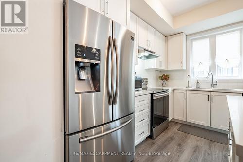 149 - 1890 Rymal Road E, Hamilton, ON - Indoor Photo Showing Kitchen