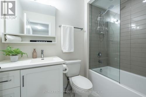 149 - 1890 Rymal Road E, Hamilton, ON - Indoor Photo Showing Bathroom