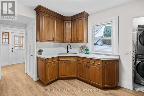 69 Roxborough Avenue, Hamilton, ON - Indoor Photo Showing Laundry Room