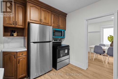 69 Roxborough Avenue, Hamilton, ON - Indoor Photo Showing Kitchen