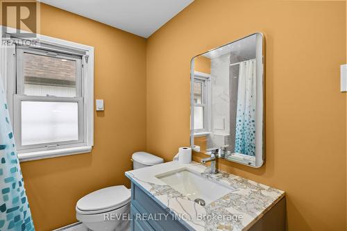 69 Roxborough Avenue, Hamilton, ON - Indoor Photo Showing Bathroom