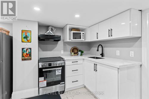 69 Roxborough Avenue, Hamilton, ON - Indoor Photo Showing Kitchen