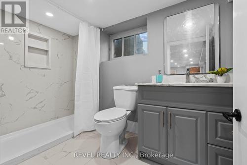 69 Roxborough Avenue, Hamilton, ON - Indoor Photo Showing Bathroom