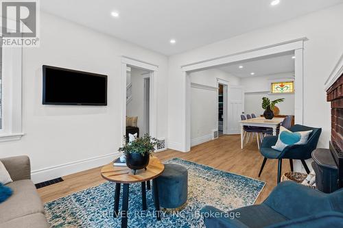 69 Roxborough Avenue, Hamilton, ON - Indoor Photo Showing Living Room