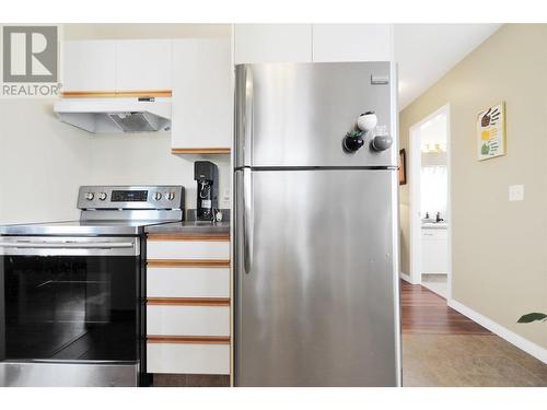 6442 Spencer Road Lot# 99, Kelowna, BC - Indoor Photo Showing Kitchen