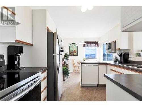 6442 Spencer Road Lot# 99, Kelowna, BC - Indoor Photo Showing Kitchen