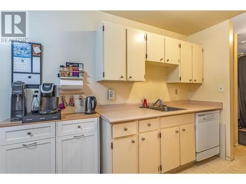 435 Franklyn Road Unit# 114, Kelowna, BC - Indoor Photo Showing Kitchen