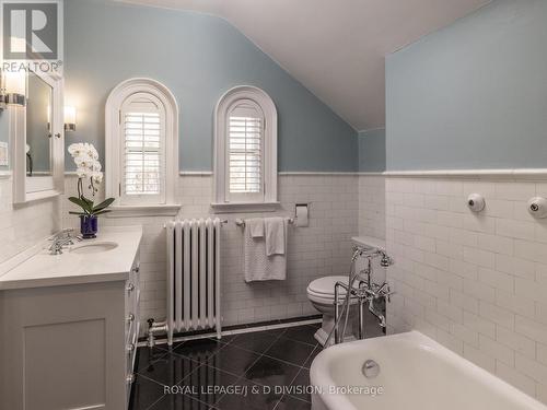 15 Killarney Road, Toronto, ON - Indoor Photo Showing Bathroom