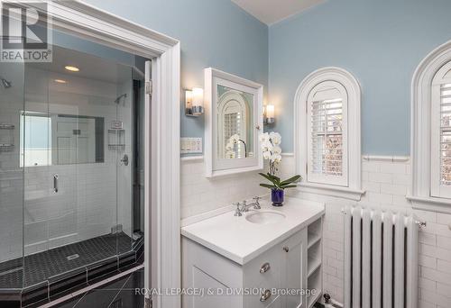 15 Killarney Road, Toronto, ON - Indoor Photo Showing Bathroom