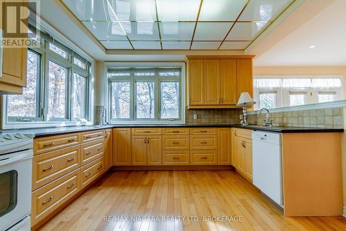 47 Sculler'S Way, St. Catharines (439 - Martindale Pond), ON - Indoor Photo Showing Kitchen