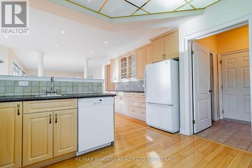 47 Sculler'S Way, St. Catharines (439 - Martindale Pond), ON - Indoor Photo Showing Kitchen