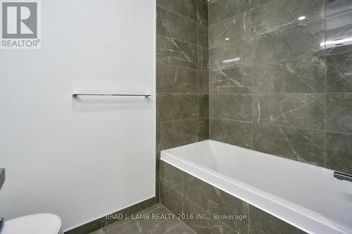 1712 - 195 Mccaul Street, Toronto, ON - Indoor Photo Showing Bathroom