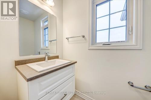 39 Floodgate Road, Whitby, ON - Indoor Photo Showing Bathroom