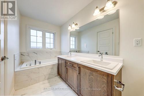 39 Floodgate Road, Whitby, ON - Indoor Photo Showing Bathroom