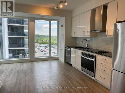 1009 - 9618 Yonge Street, Richmond Hill, ON - Indoor Photo Showing Kitchen With Upgraded Kitchen