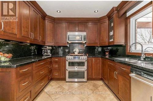 156 Sundew Drive, Barrie, ON - Indoor Photo Showing Kitchen With Double Sink