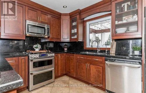 156 Sundew Drive, Barrie, ON - Indoor Photo Showing Kitchen With Stainless Steel Kitchen