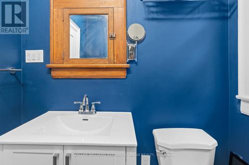 70 Superior Avenue, Toronto, ON - Indoor Photo Showing Bathroom