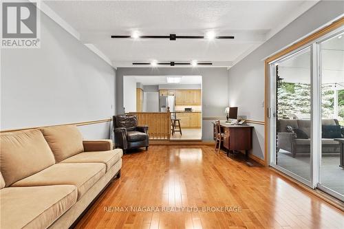 6 Butler Crescent, St. Catharines, ON - Indoor Photo Showing Living Room