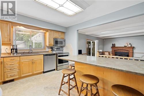 6 Butler Crescent, St. Catharines, ON - Indoor Photo Showing Kitchen