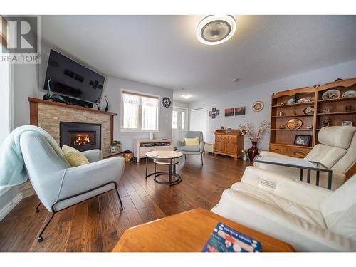 2025 Kokanee Drive N Unit# 15, Cranbrook, BC - Indoor Photo Showing Living Room With Fireplace