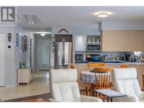 2025 Kokanee Drive N Unit# 15, Cranbrook, BC - Indoor Photo Showing Kitchen