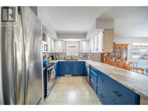 2025 Kokanee Drive N Unit# 15, Cranbrook, BC - Indoor Photo Showing Kitchen